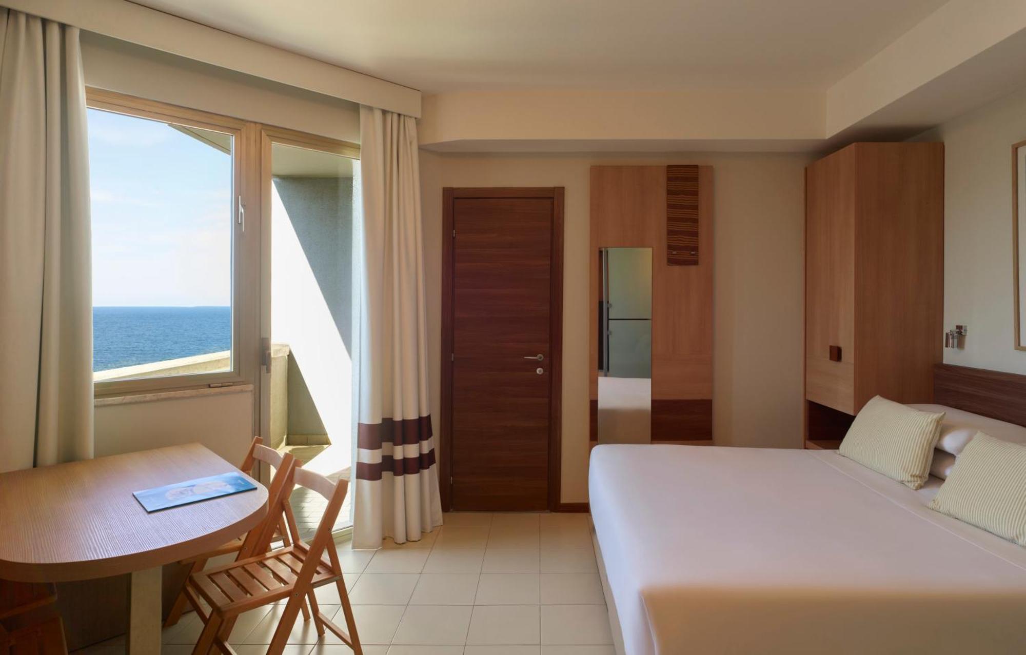 Serena Majestic Residence Montesilvano Marina Δωμάτιο φωτογραφία