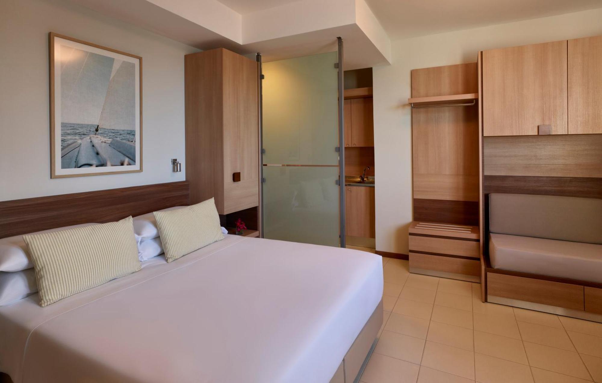 Serena Majestic Residence Montesilvano Marina Δωμάτιο φωτογραφία